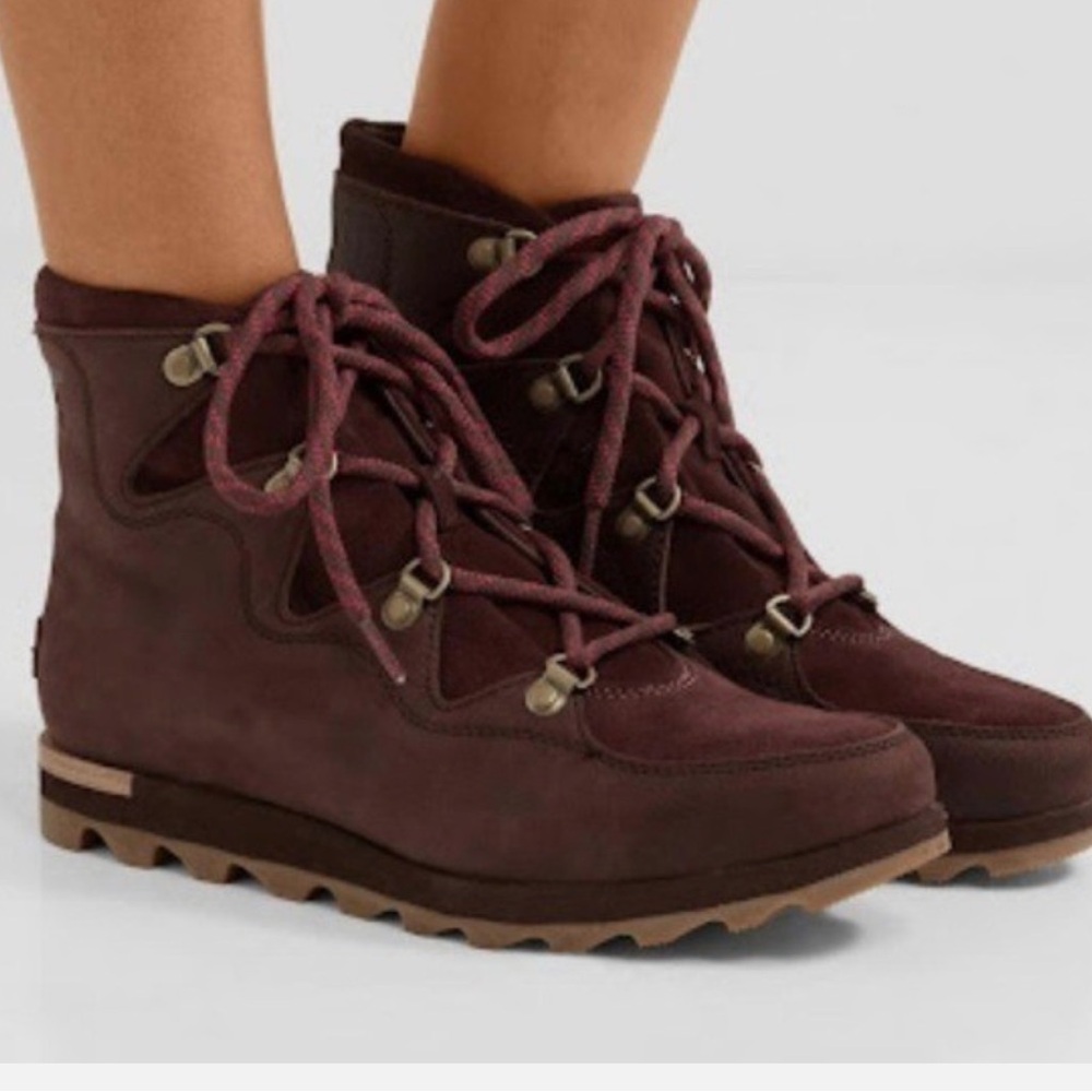 Sorel Sneakchic Alpine Boots in Burgundy - size 10